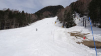 5/4丸沼高原スキー場　ゴールドコース下部から上部の眺め