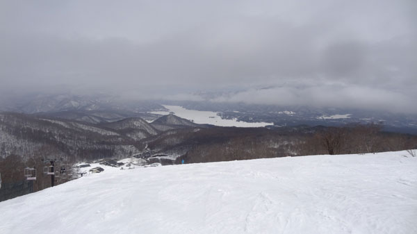 20170408_裏磐梯猫魔スキー場ラ・フォーレ・センター山頂からの眺め