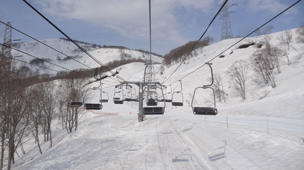 20170415_奥只見丸山スキー場第一ペアリフトから八崎ゲレンデ