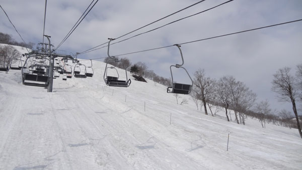 20170415_奥只見丸山スキー場第二ペアリフトからカモシカゲレンデＥコース中間部