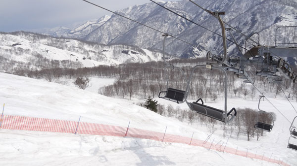 20170415_奥只見丸山スキー場第二ペアリフトからカモシカゲレンデＥコース上部