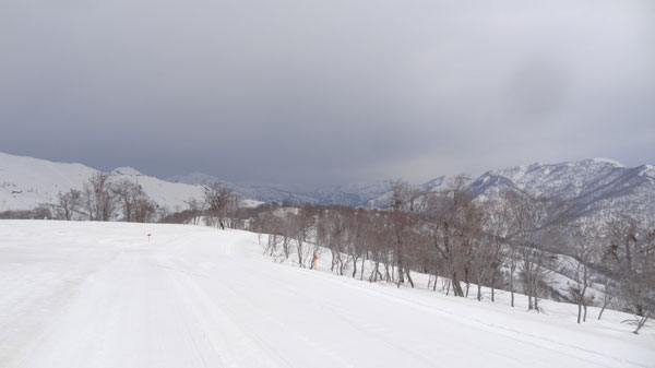 20170415_奥只見丸山スキー場カモシカＤコース上部の景色３