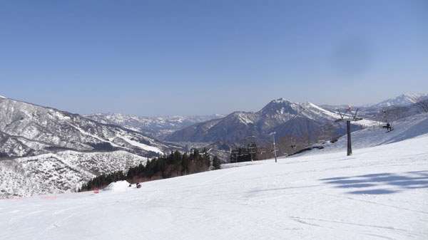 20170416_神立高原スキー場池の平高速４人乗りリフト降り場からの景色