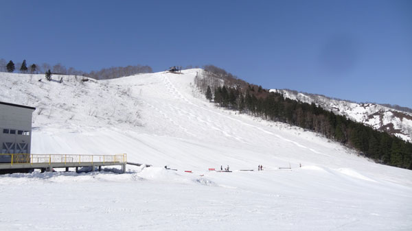 20170416_神立高原スキー場池の平高速４人乗りリフト降り場からオリオンコース
