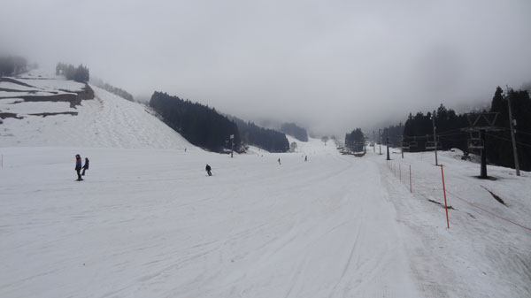 20170422_神立高原スキー場大中平高速４人乗りリフト乗場からポルックスコース