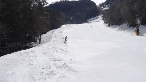 20170504_丸沼高原スキー場ゴールドコースのコブ整備中