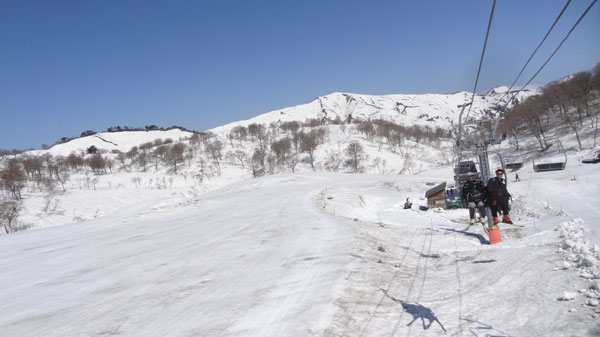 20170514_奥只見丸山スキー場朝一番の山頂丸山ゲレンデ下部