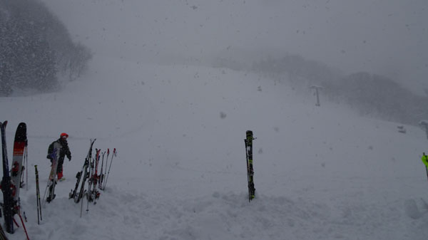 20180127の高畑スキー場朝のセンターハウスから猪谷ゲレンデ