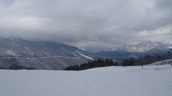 20180408_神立高原スキー場池の平高速4人乗りリフト頂上からの景色