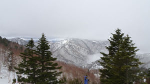 20200328_志賀高原熊の湯スキー場　第３クワッドリフト降り場からの眺め