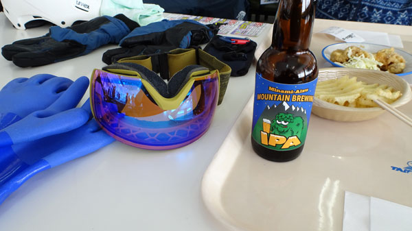 20210313_会津高原高畑スキー場　昼食（地ビールとポテト）