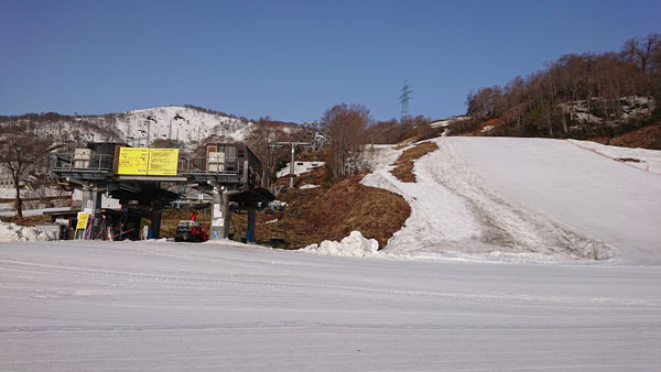 20210504_奥只見丸山スキー場　運行開始前の第一ペアリフト乗場
