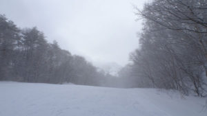 20211225_裏磐梯スキー場　コース上部から見える磐梯山