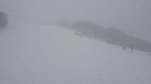20211226_北日光高畑スキー場　朝一番の猪谷ゲレンデ