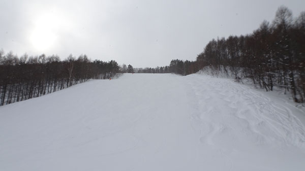 20220109_北日光・高畑スキー場　朝一番のレッドコース