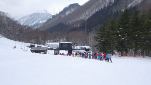 20220110_北日光・高畑スキー場　朝ブラックライン運行開始直後の状況