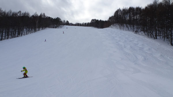 20220110_北日光・高畑スキー場　朝一番のレッドコース