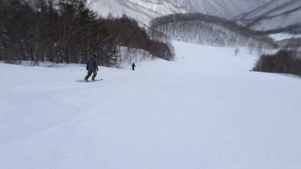 20220115_北日光・高畑スキー場　午前レッドコースにコブ作成中