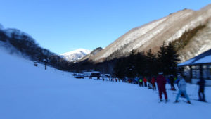 20220116_北日光・高畑スキー場　朝ブラックライン運行開始直後の状況