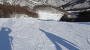 20220123_北日光・高畑スキー場　レッドコース上部から見下ろすコース