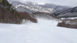 20220321_北日光・高畑スキー場　朝一番のレッドコースのコブ（上部から）