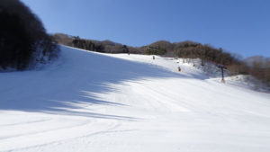 20220402_北日光・高畑スキー場朝一番の猪谷ゲレンデ