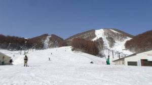 20220410_星野リゾート猫魔スキー場ベースからデビル1