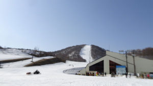 20220410_星野リゾート猫魔スキー場ベースからエキサイト