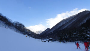 20230109_北日光・高畑スキー場　朝一番のブラックライン