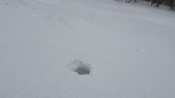 20230318_北日光・高畑スキー場　レッドコース上部に開いた穴