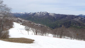 20230503_奥只見丸山スキー場　山頂からの風景5（カモシカAコース）
