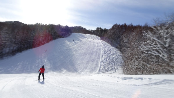 20231224_北日光・高畑スキー場朝一番のレッドコース