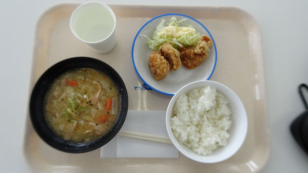 20240203_北日光・高畑スキー場　唐揚げ3個（500円）＋ライス（300円）＋豚汁（500円）