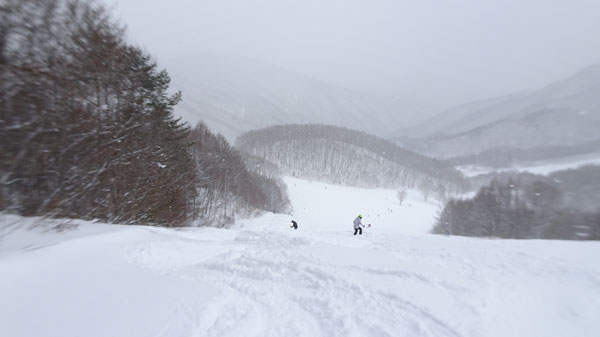 20240211_北日光・高畑スキー場　整備中のレッドコースのコブ